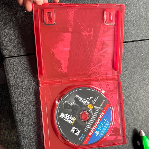 Sony PS4 The Last of Us Remastered - Red and Black - Picture 3 of 4